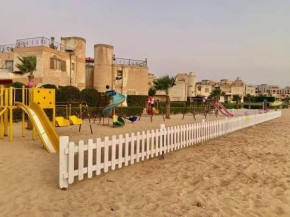 شاليه علوى بالروف بقرية فينيسا باجمل شواطئ السخنه